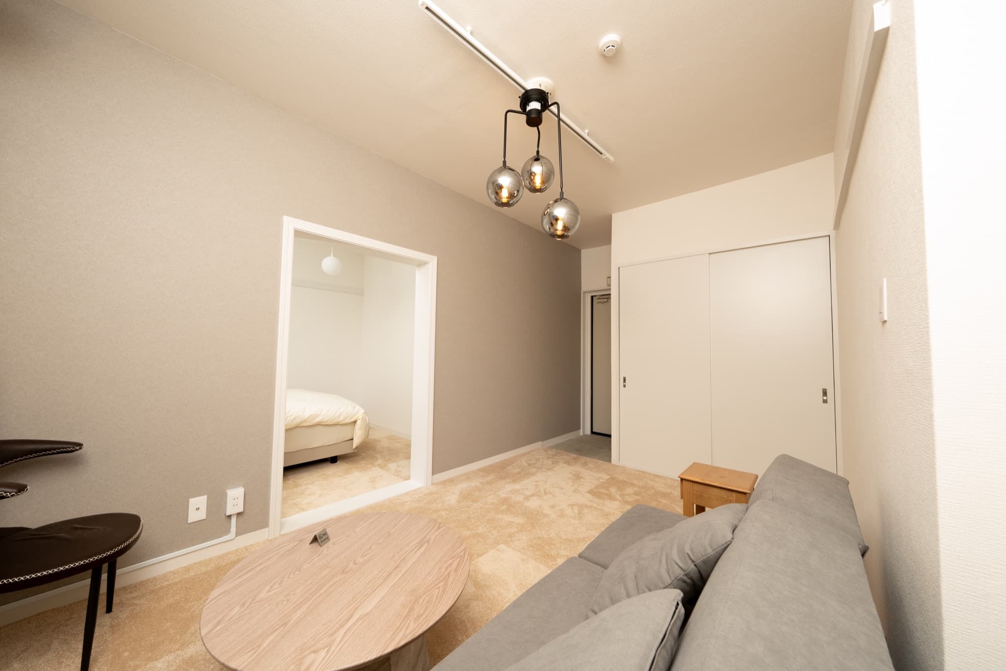 402号室 ソファ付き1LDK - 写真 2